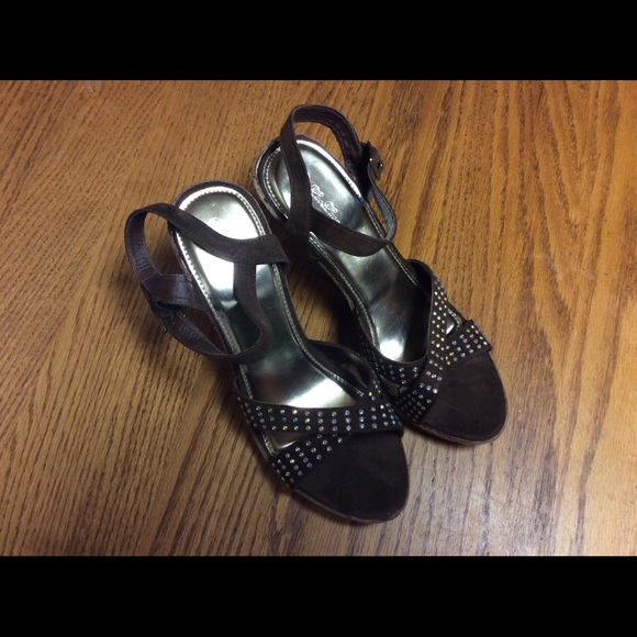 Brown wedge sandals - Picture 2 of 2